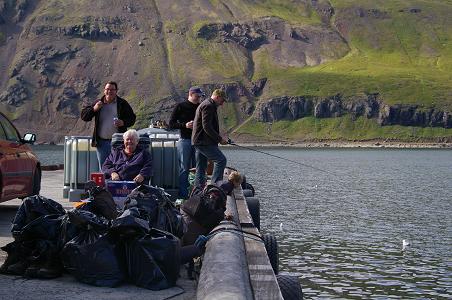 wir warten auf das Boot nach Látravík