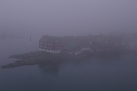 Tórshavn im Nebel