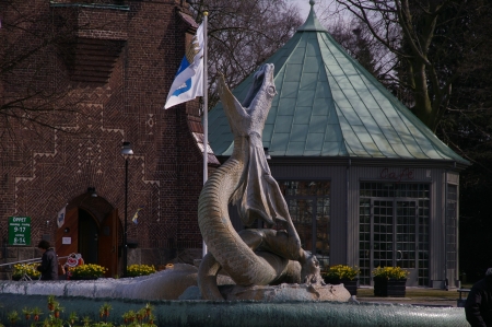 Skulptur vor dem Wasserturm