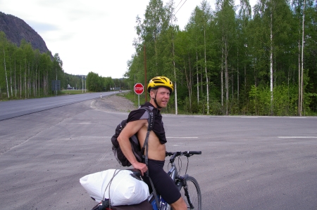 Johan nach ca. 670 km mit 2 Stunden Schlaf Johan nach ca. 670 km mit 2 Stunden Schlaf