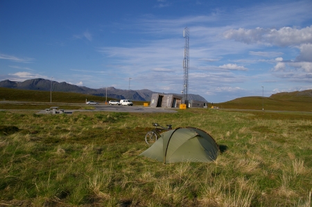 Camping auf dem Parkplatz am Nordkap Tunnel